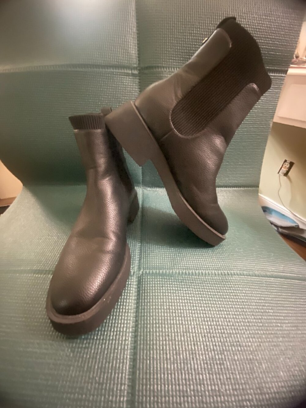 Kenneth Cole Women's Black Chelsea Boots